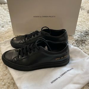 COMMON PROJECTS BY WOMAN